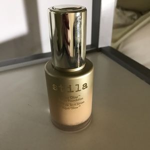 Stila Makeup - Stila Aqua Glow Foundation- Light Stila Makeup - Stila Aqua Glow Foundation- Light